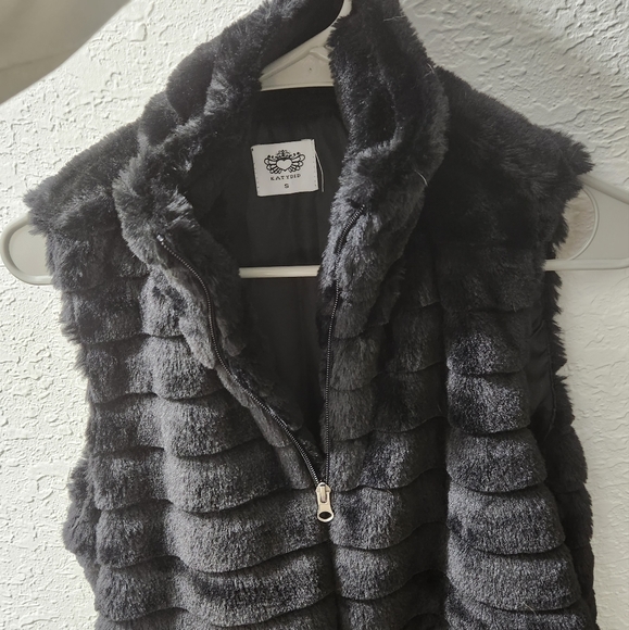 KATYDID Black faux fur lined zip up best, collard fur vest, black fur outerwear - Picture 5 of 14